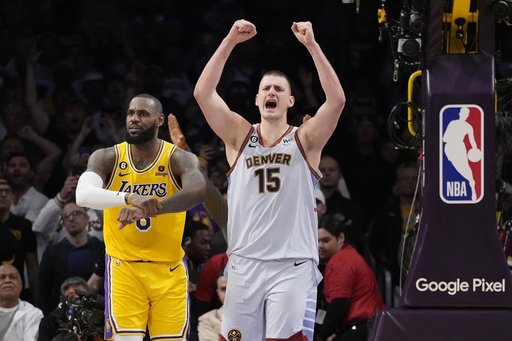 夸梅-布朗：詹姆斯小心别被NBA抓到把柄 约基奇也再拿不到MVP了