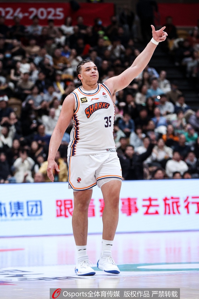 媒体人：上海已与洛夫顿完成续约 后者下赛季年薪达百万美元级别