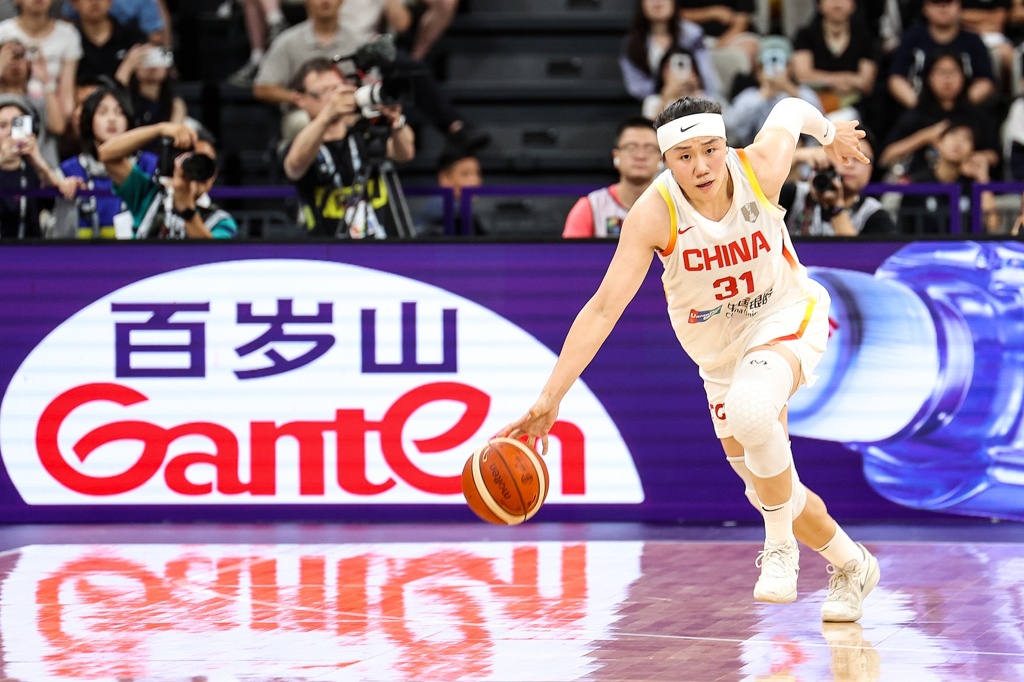 贾赛琪：之前没戴过发带 女篮精神就是场上场下都尽力帮助球队